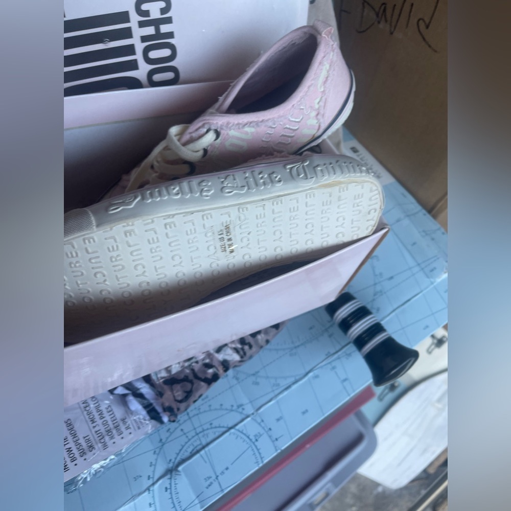 Women’s sneakers